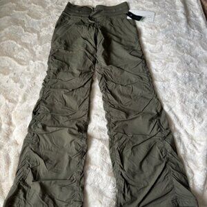 Lululemon Dance Studio Pant II Lined Reg 2-Way Stretch Ladies Size 4 Green NWT